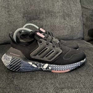 Adidas Ultraboost 22 Sneakers Womens Size 7.5 Black Running Shoes GW6914